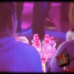 情侣拍不雅视频：男方发给朋友炫耀，女方卖给粉丝赚钱！