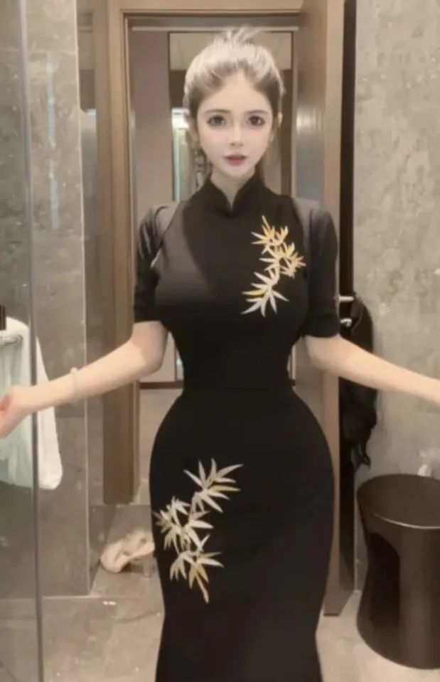狗头萝莉摆摊新造型国风旗袍,露出小蛮腰,网友们议论其腰称:这是人类的腰吗?