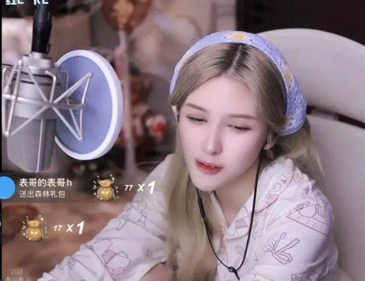 02年女主播和榜一分手后,称自己现在生活艰难很穷,要卖房子还贷款了!