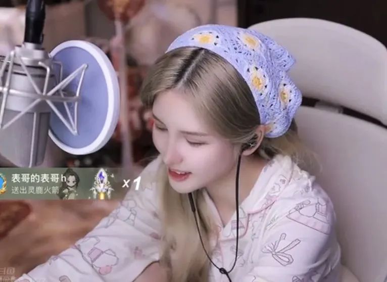 02年女主播和榜一分手后,称自己现在生活艰难很穷,要卖房子还贷款了!