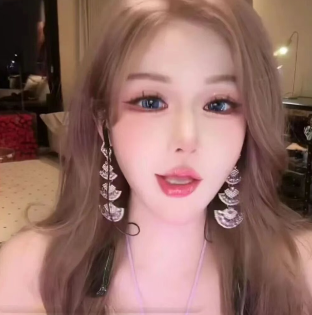 女主播直言擦边引来的都是屌丝！自己要“擦高级边”吸引有实力的人，网友：你说这话你笑没？