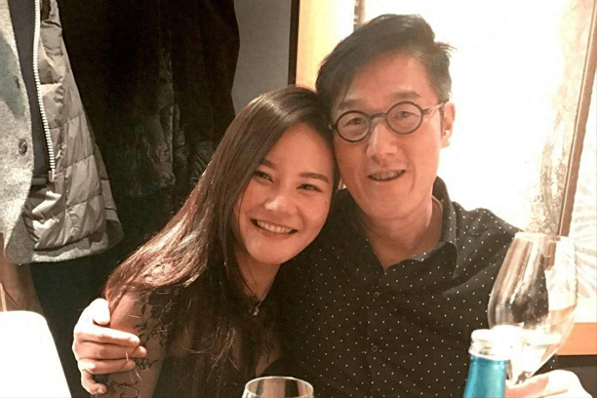 67岁香港大佬出轨小网红9年女方5年生4胎原配压根不知情