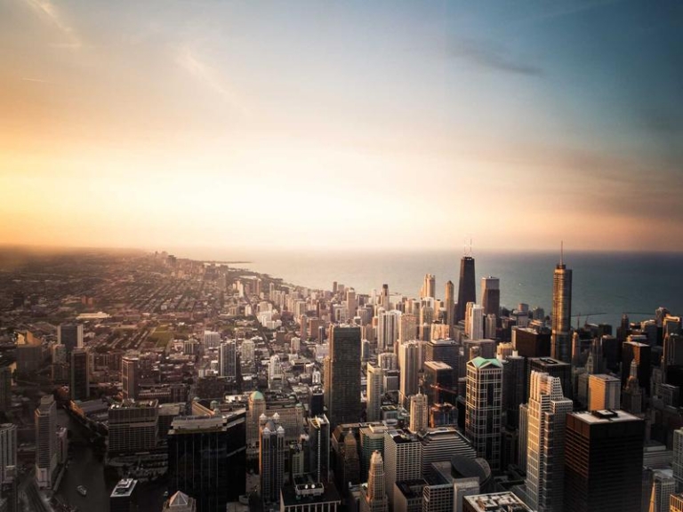 今日大瓜：知名女星街拍造型引全网争议热搜登顶