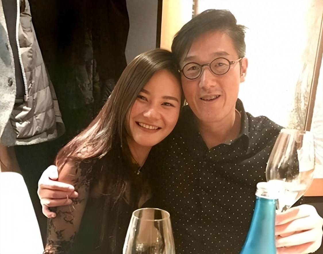 67岁香港富商与网红婚外情九年女方五年生了四胎原配毫不知情