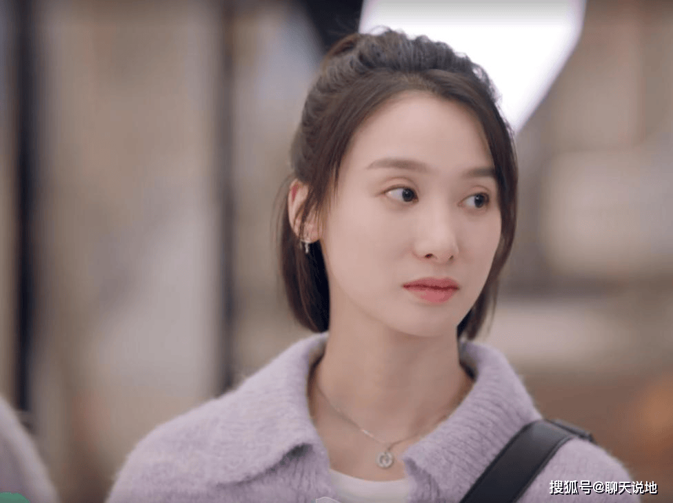 《冷门面试奇遇:前台小妹逆袭顶流》