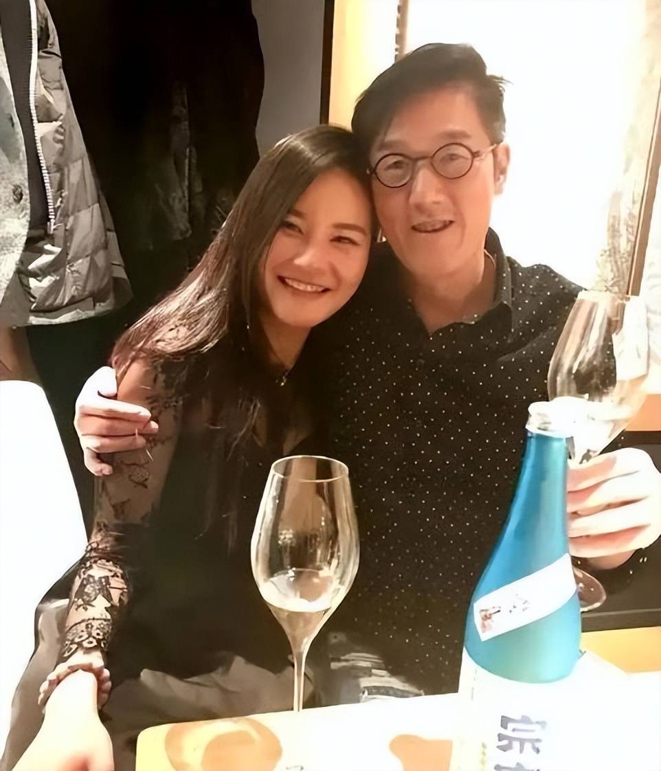 67岁香港富商与网红婚外情九年女方五年生了四胎原配毫不知情