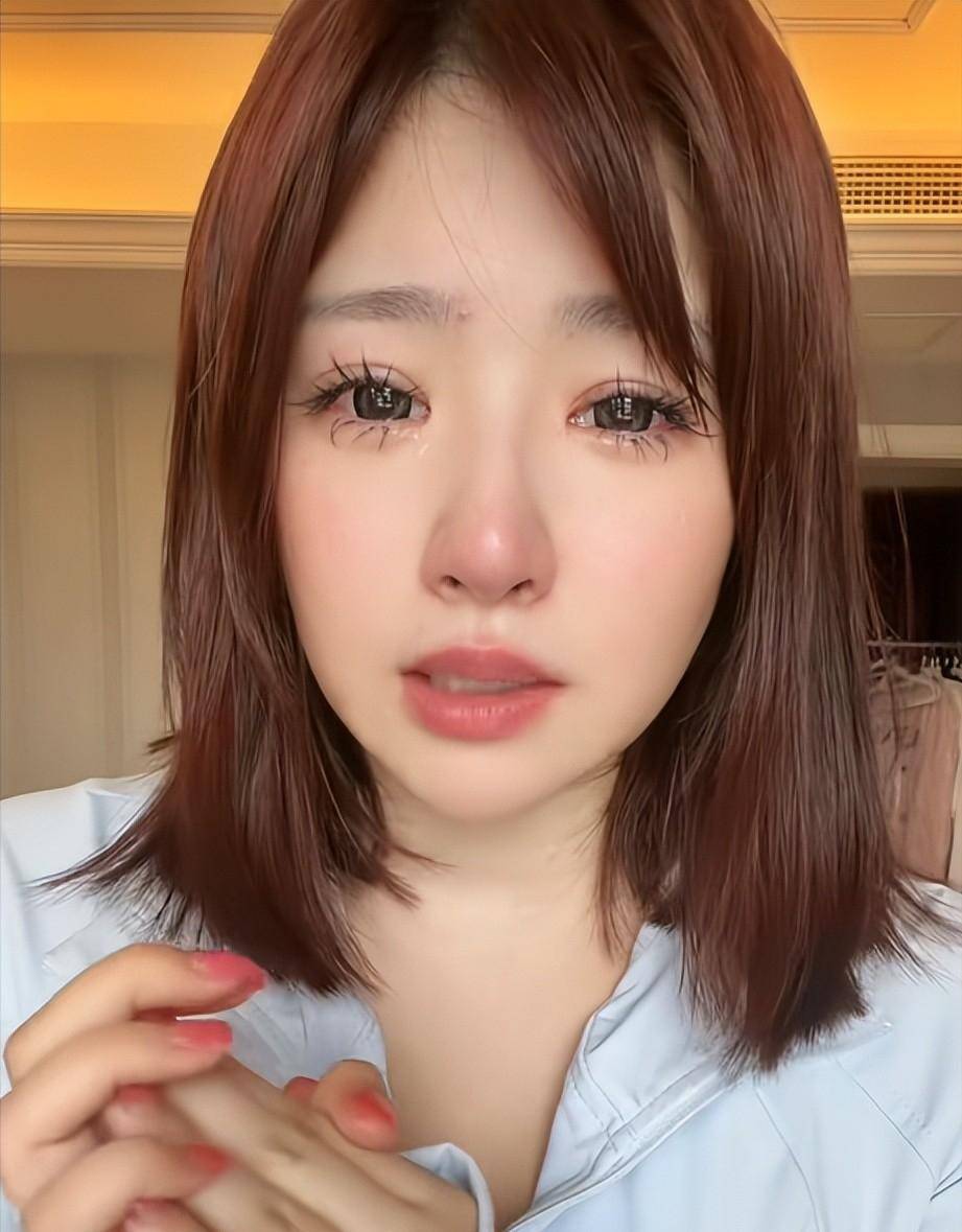 黄一鸣封禁仅5天人民日报:网红乱象冰山一角