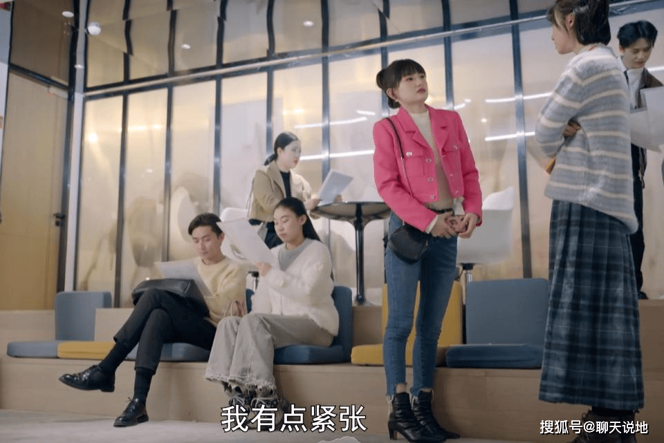 《冷门面试奇遇:前台小妹逆袭顶流》