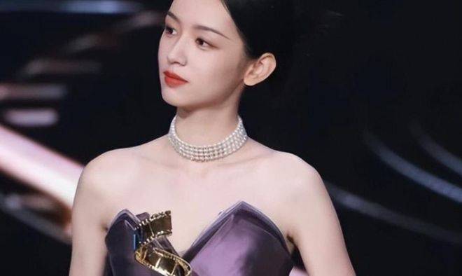 继董洁王大治摸后内娱再现不拉窗帘名场面生理性反应明显