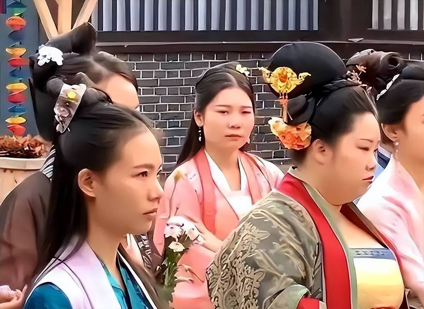 AI冲击横店群演:美女众多,群众演员何去何从?