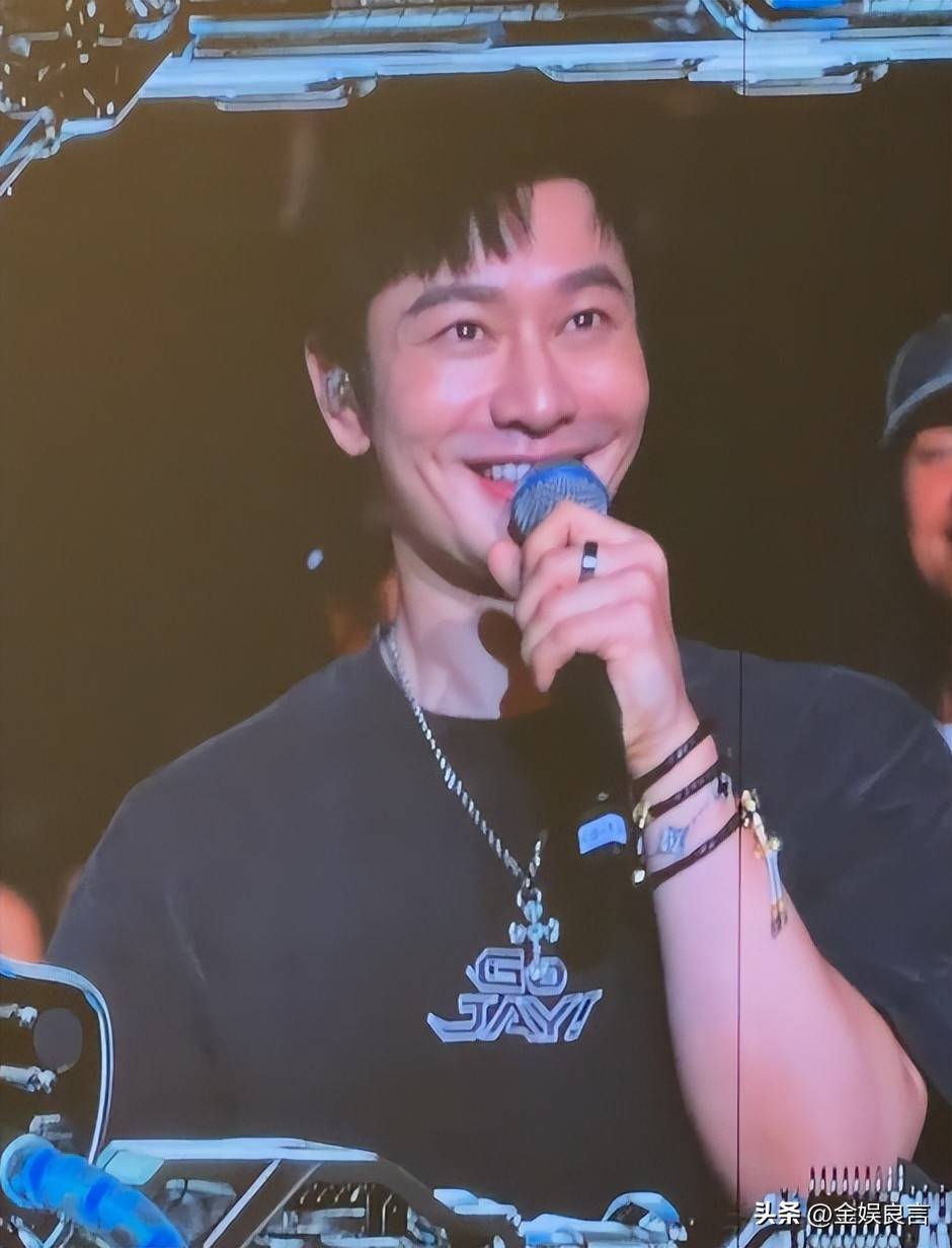 黄晓明夸昆凌翻车,双标发言惹众怒