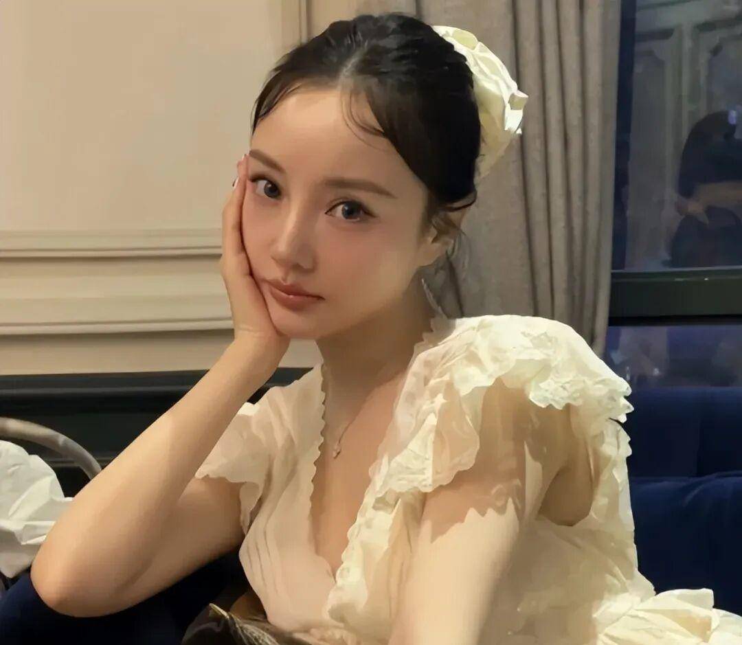 某艺人女儿承受舆论代价:一时疏忽毁半生