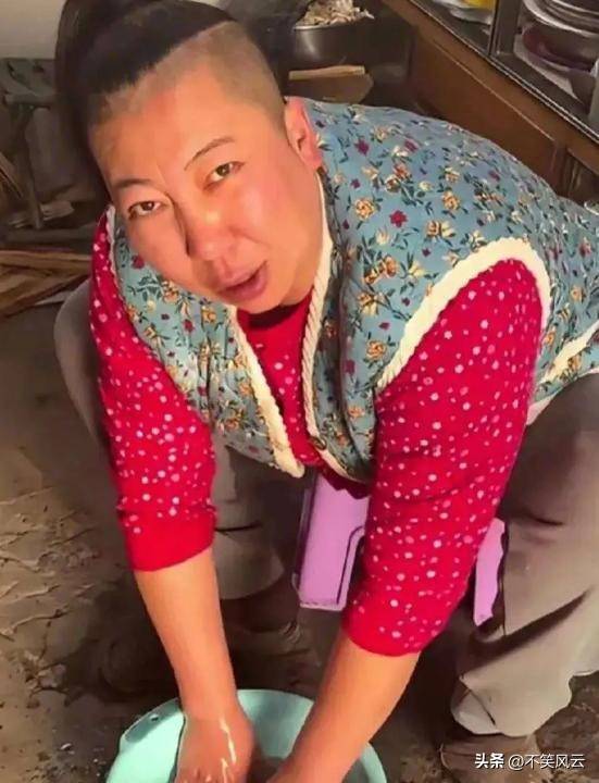 东北雨姐翻车后续:官方点名后小号全封,复出无望
