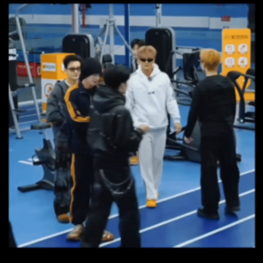 王鹤棣全网掉粉超20万!代言和作品遭路人缘崩塌难以挽回