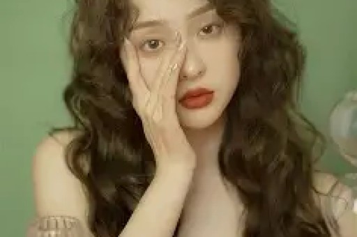 网红试驾翻车惹众怒 豪车营销遭热议