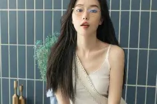 两女被关猪笼游街原是网红PK输摆拍骗流量