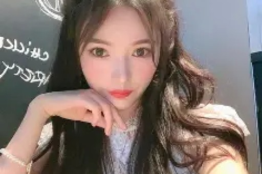 鹿晗范志毅直播避谈出轨分手传闻，全程嗨聊