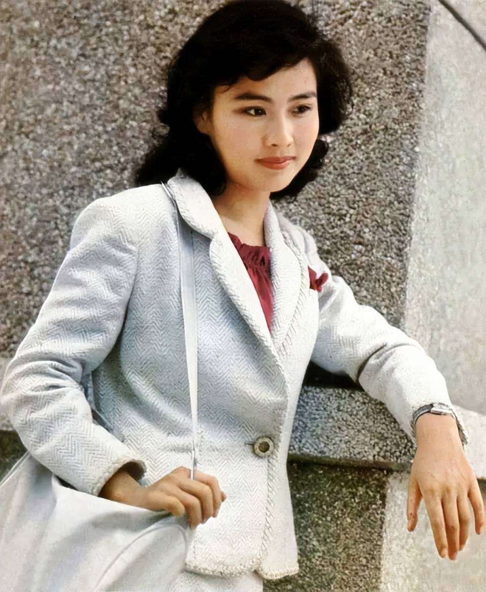 4位女星婚姻惨败内幕：出轨反咬与含恨而终