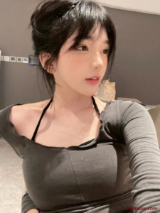 深夜餐厅明星聚餐事件，网友讨论升温